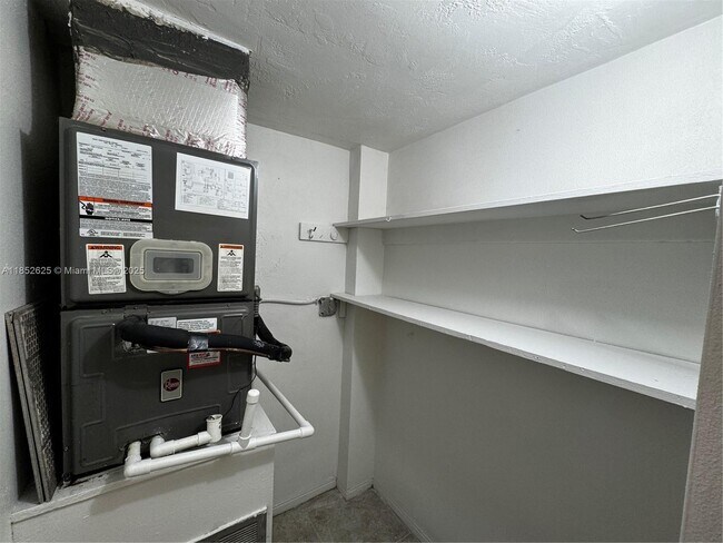 Building Photo - 1475 NE 125th Terrace