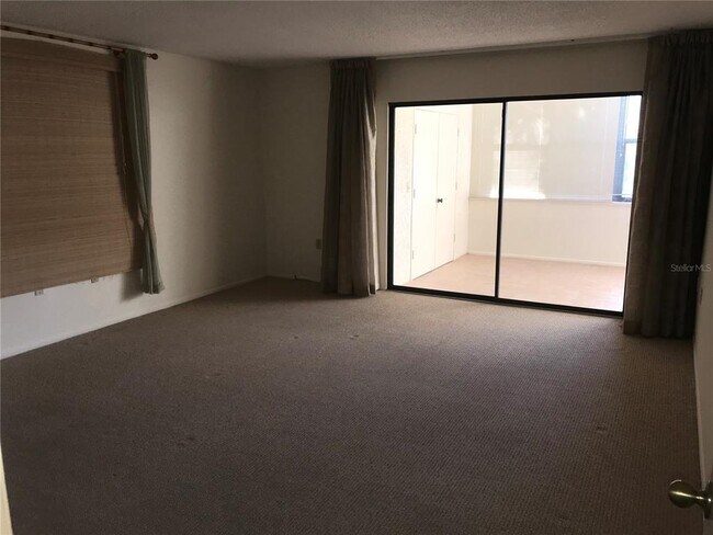 Building Photo - 452 Palm Tree Dr