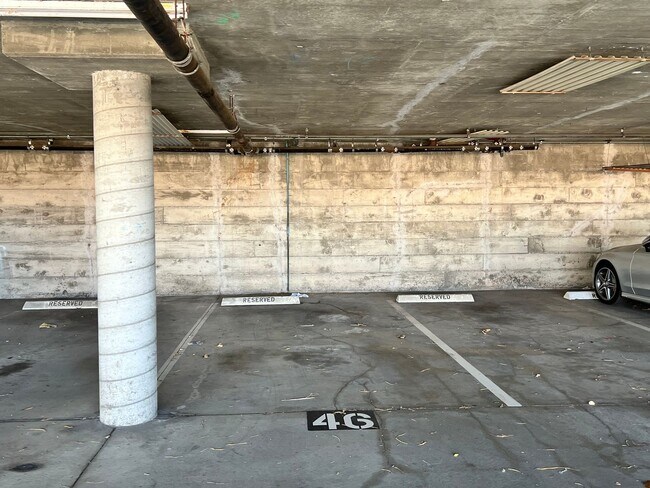 Building Photo - ONE LEVEL ONE BEDROOM TOP-UNIT CONDO IN HEADLANDS WITH STUNNING BAY VIEWS