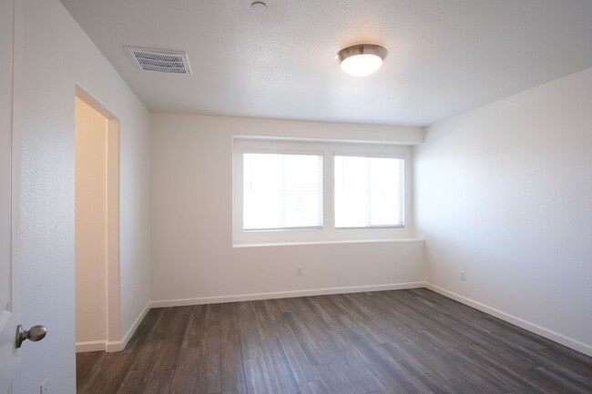 Building Photo - Move-in ready! Stunning 4-bedroom, 3-bathroom home located in the vibrant city of Manteca, CA.