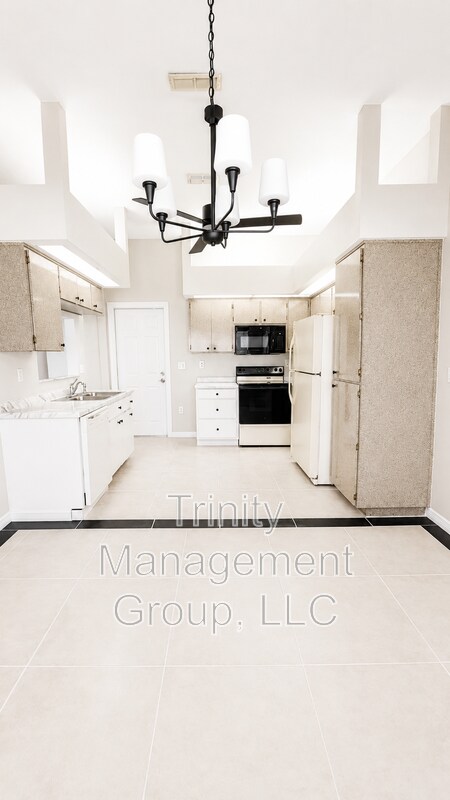 Building Photo - 9400 Alta Sol Way