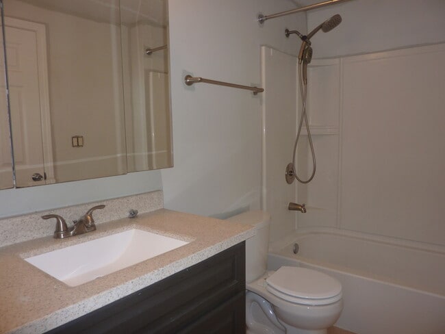 Building Photo - 1919 Finchley Ct