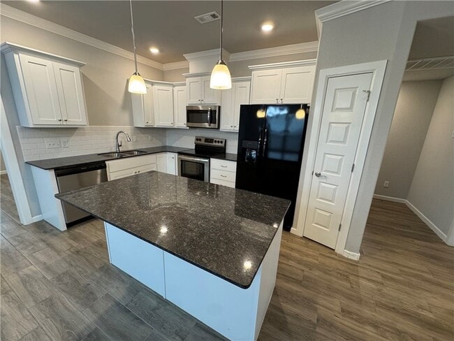 Building Photo - 189 S Geranium Ln