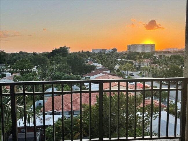 Building Photo - 120 Douglas Rd