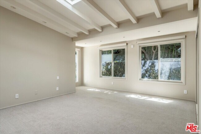 Building Photo - 2412 Canyon Oak Dr