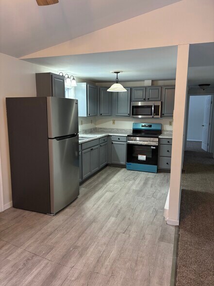 Building Photo - 4161 Romeo Rd