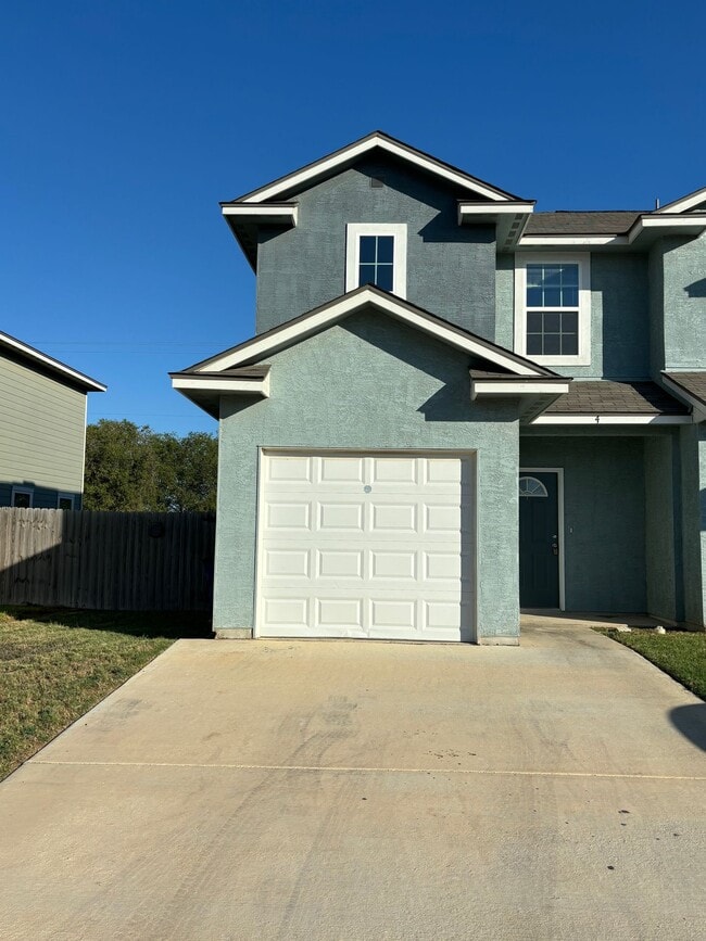 Building Photo - Your Perfect Townhome in NE San Antonio!