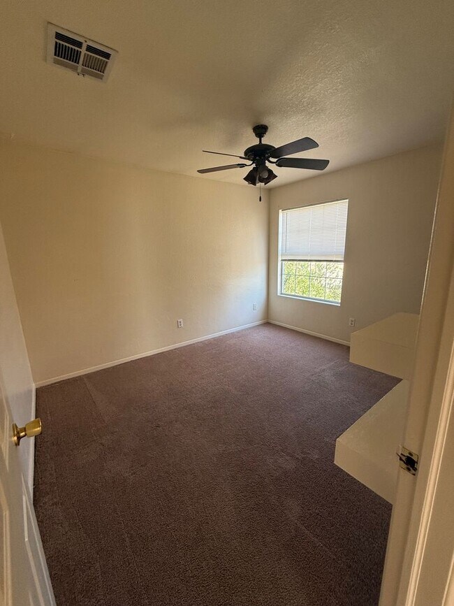 Building Photo - Beautiful home in great Area