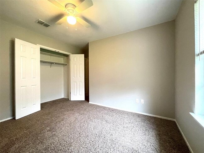 Building Photo - 703 Twin Oak Trail