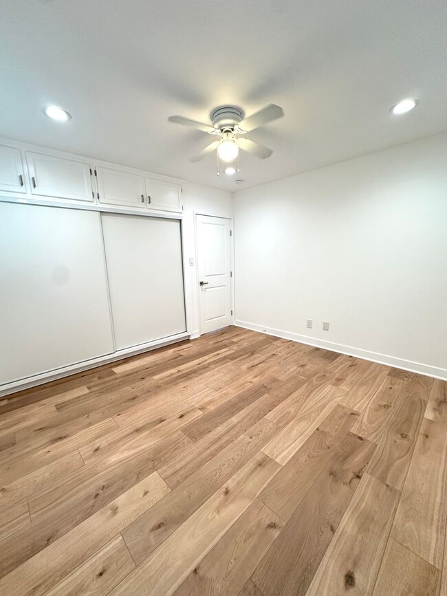 Building Photo - Fully Remodeled 2 Bedroom Home with Large ...