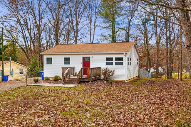 Primary Photo - Newly Remodeled 2-Bedroom Home in West Ash...