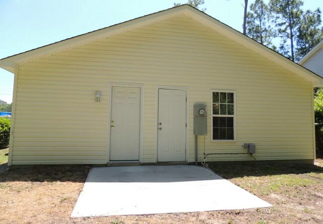 Building Photo - 3 Bedroom, 2 Bath House Available 1/15/2026