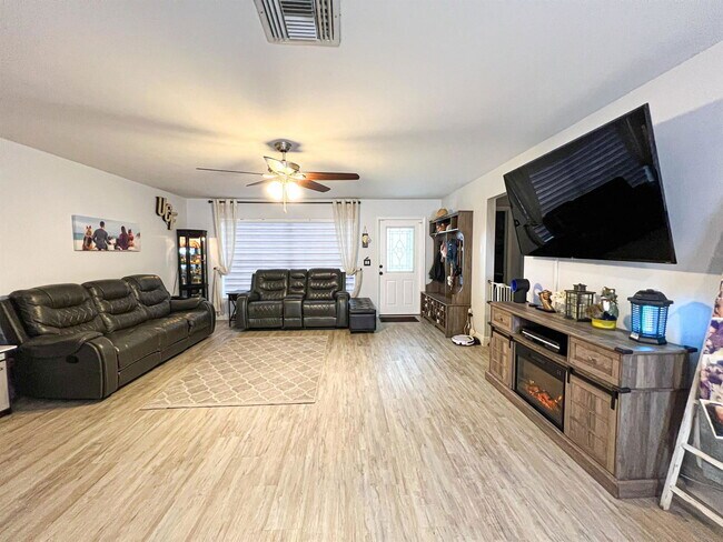 Building Photo - 8912 SW 6th St