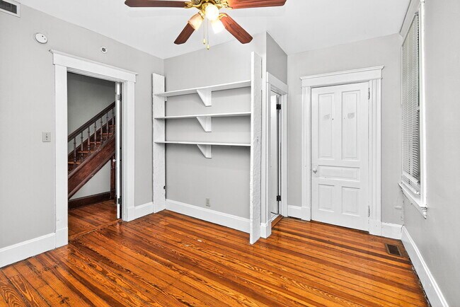 Building Photo - 2343 Rohs St