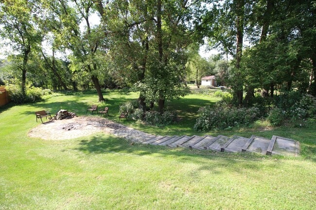 Building Photo - Entertainers dream in the heart of Eden Prairie! 3000+sf, updated, beautiful yard!!