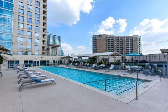 Building Photo - 300 Bowie St