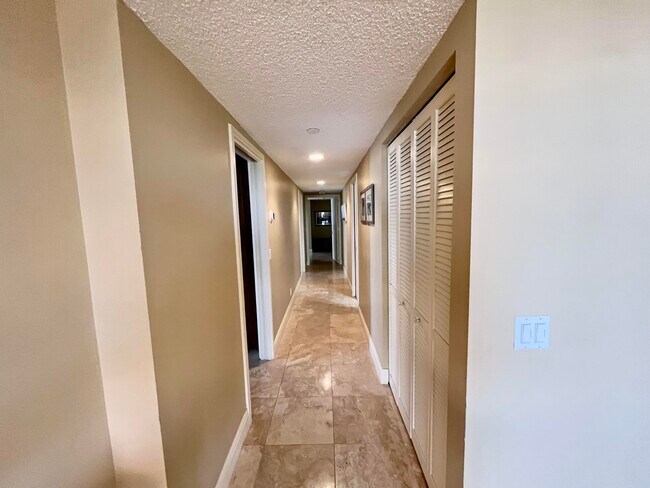 Building Photo - 4100 N Ocean Dr