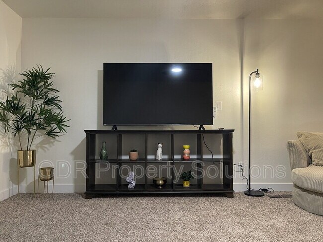 Building Photo - 520 Ortiz Dr NE