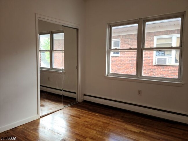 Building Photo - 308 Franklin Ave