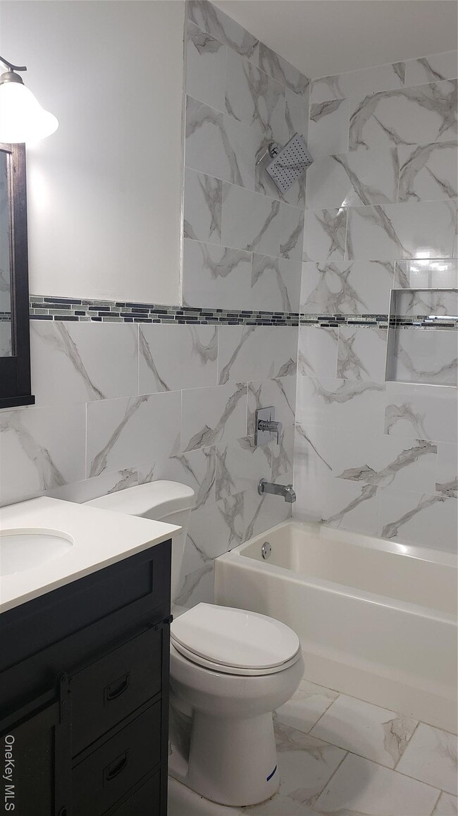 Building Photo - 643 E 87th St