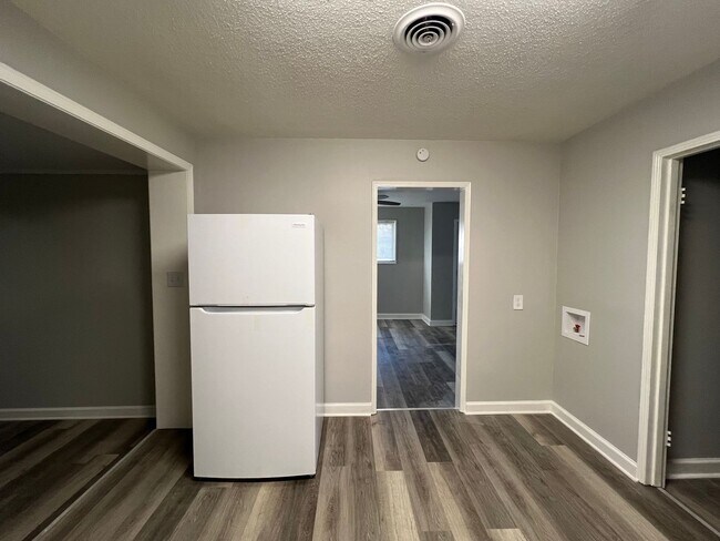 Building Photo - 3608 Willow Ln Dr