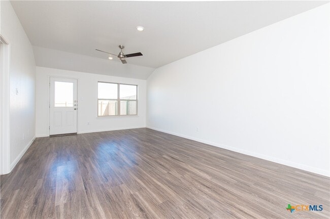 Building Photo - 5901 Betty Lou Dr