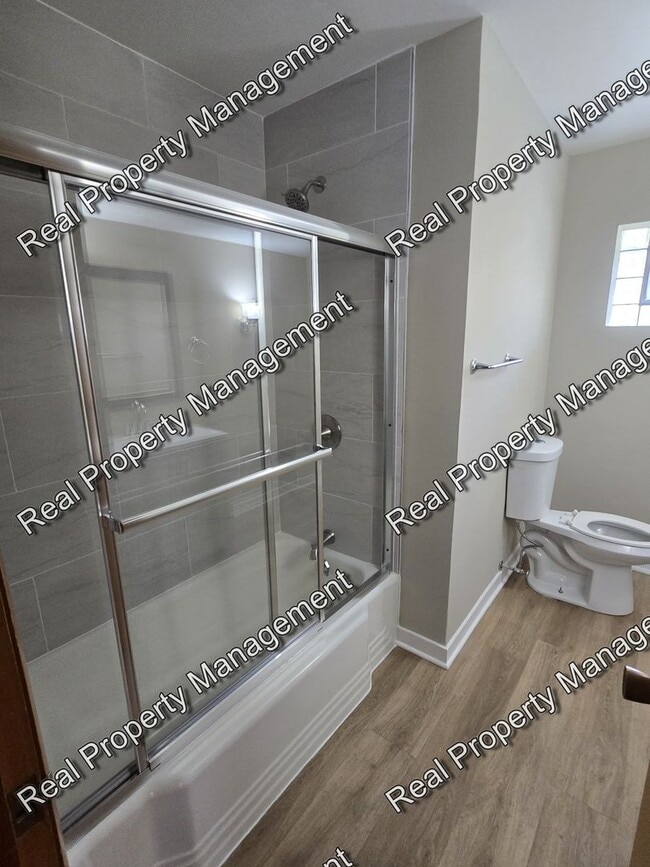 Building Photo - Three Bedroom Ranch