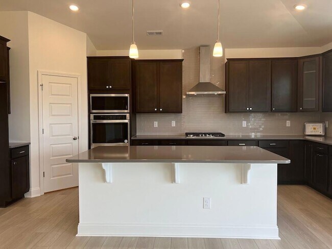 Building Photo - 225 Thomas Gage Dr