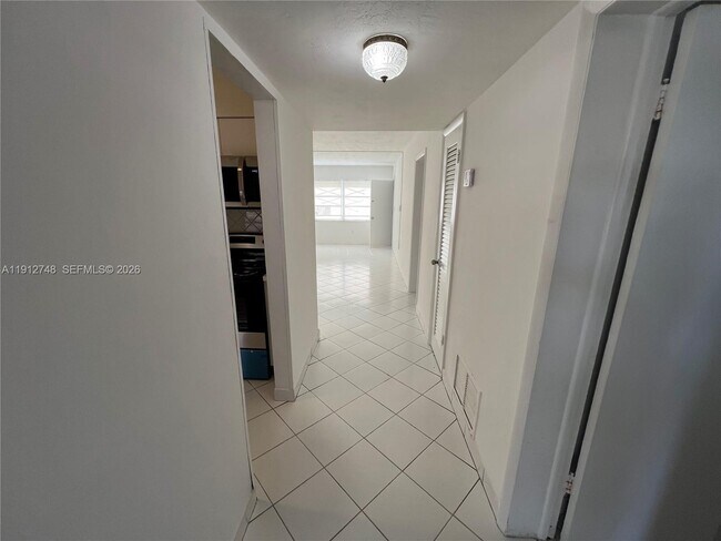 Building Photo - 1550 NE 191st St