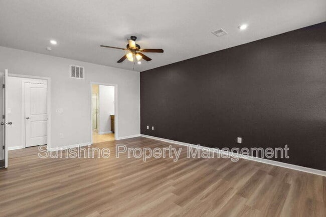 Building Photo - 400 Rhema Rd