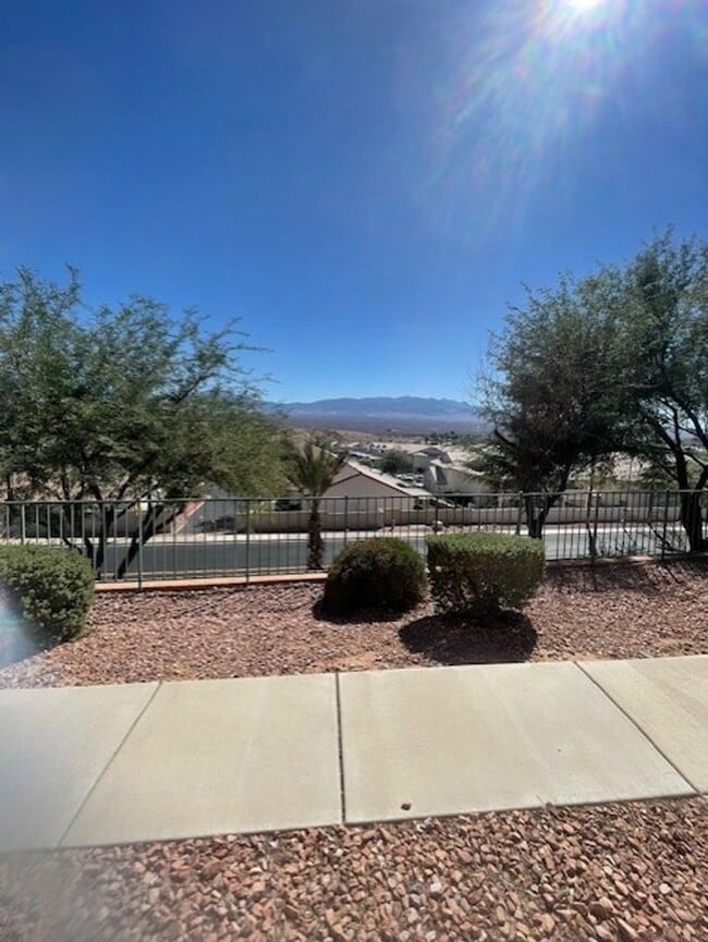 Building Photo - Ground level 2-bedroom 2-bathroom unit loc...