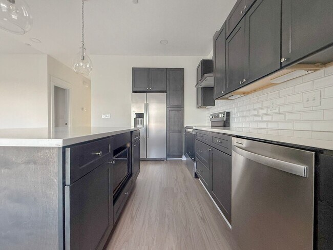 Building Photo - Spacious 4-Bedroom Townhome at Highbury + Summer Special