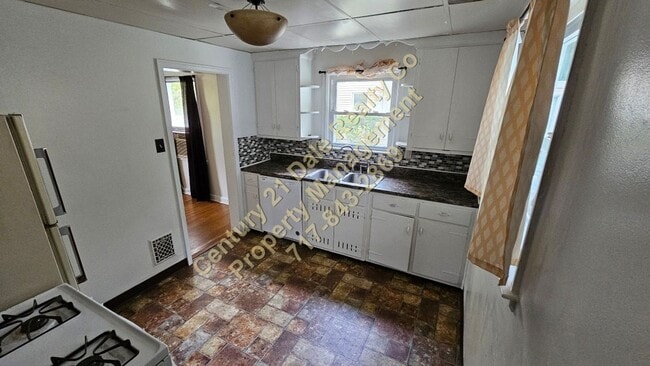 Building Photo - 3BR Cape Cod in York Suburban Schools