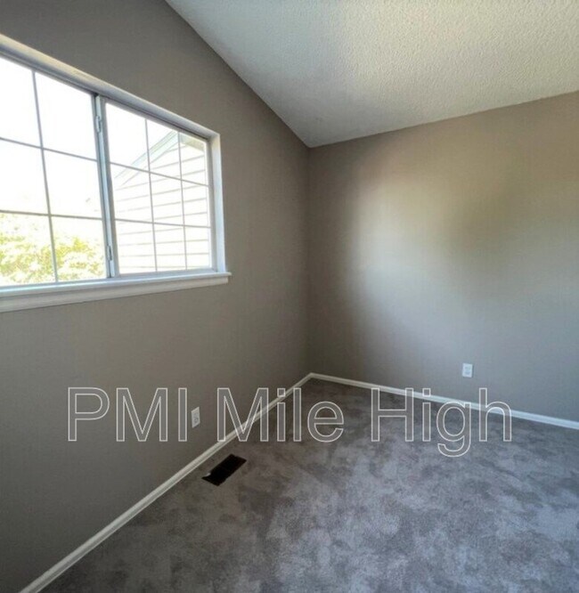 Building Photo - Lease Pending: 12512 Forest Dr