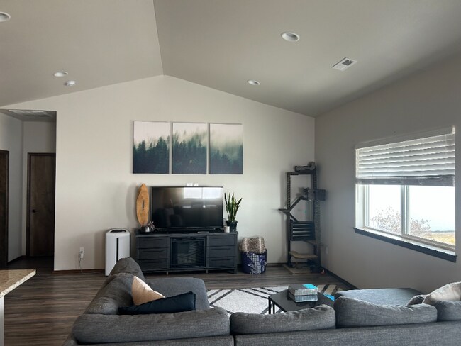 Building Photo - 4421 E Buckeye Ave