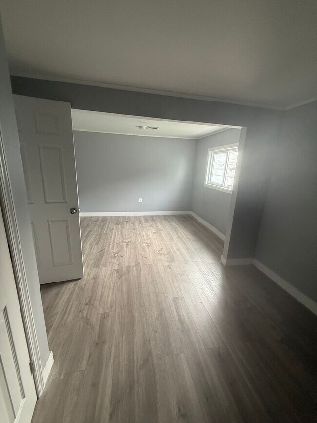 Building Photo - 171-173  Dundaff Street