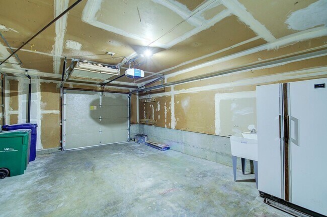Building Photo - 2Bd/1.75Ba Kirkland Townhouse