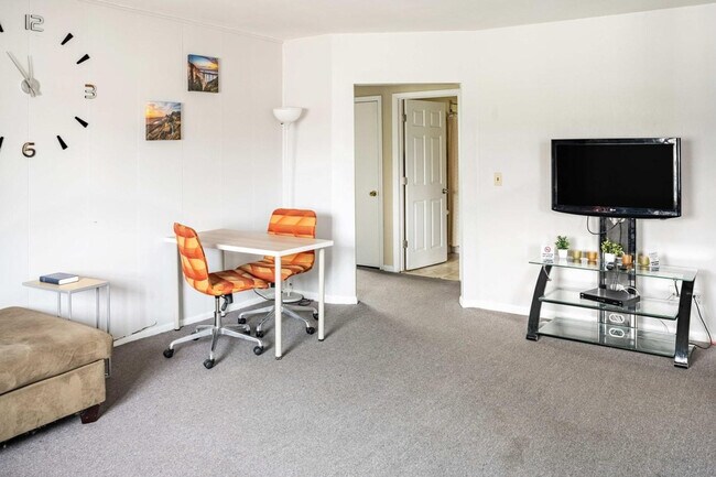 Building Photo - 18732 Dix Toledo Rd