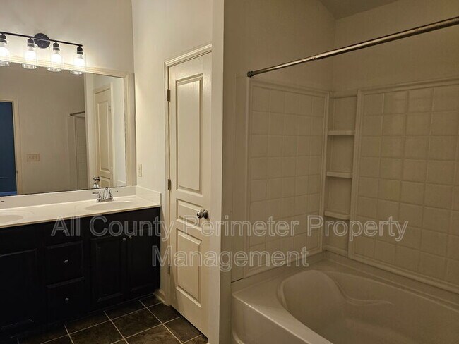 Building Photo - 6390 Elmshorn Way