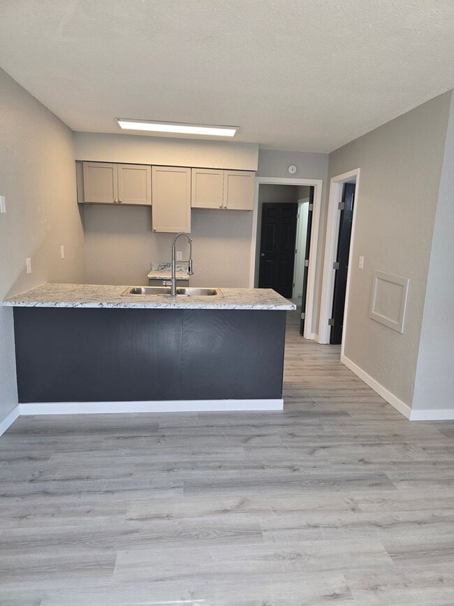 Building Photo - 1 Bedroom 1 Bathroom Apartment!