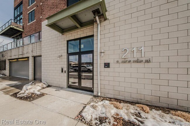 Building Photo - 211 E 9 Mile Rd