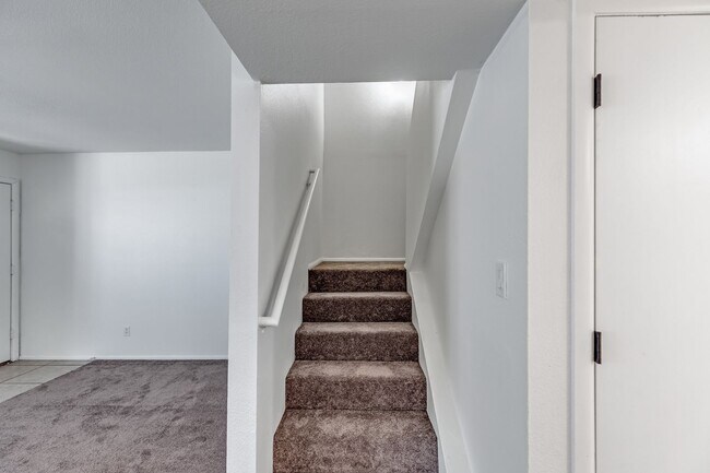 Building Photo - Remodeled 3/2 off Indian School & 43rd Ave