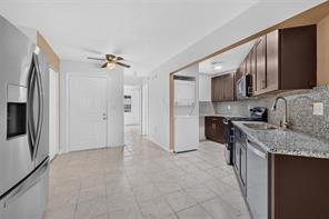 Building Photo - 658 Royalty Ct