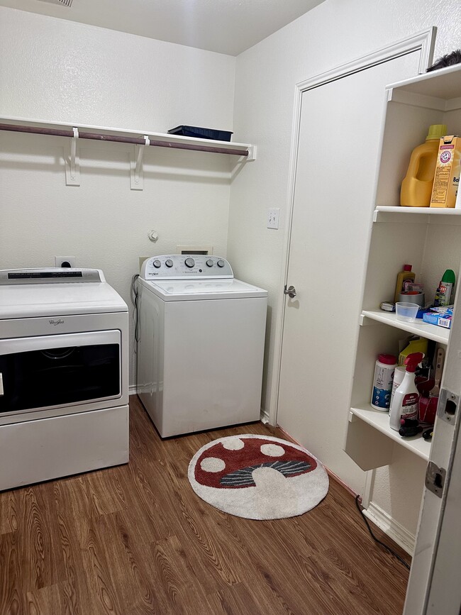 Laundry Room - 484 Brookbank Dr