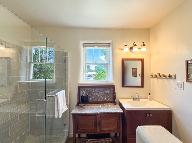 Building Photo - 419 Orchard Dr