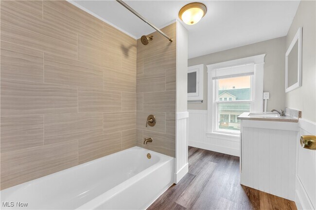 Building Photo - 1296 W Wilbeth Rd