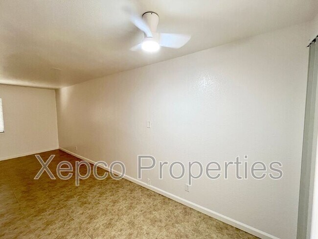 Building Photo - 479 Bradshaw E Ln