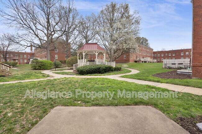 Building Photo - 1301 E Abingdon Dr