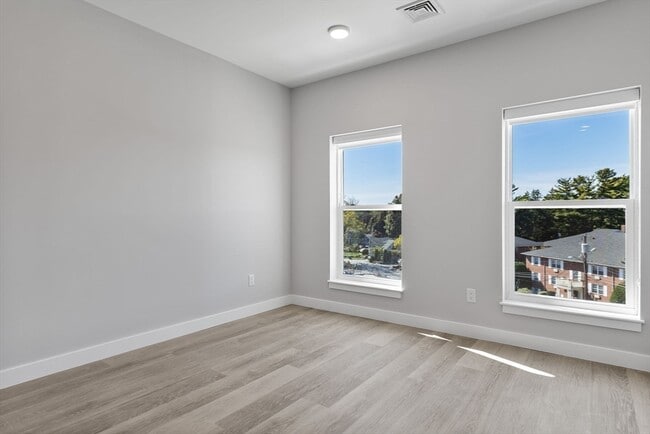 Building Photo - 59 Mill St