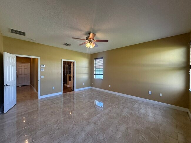 Building Photo - 2412 Country Pond Ct